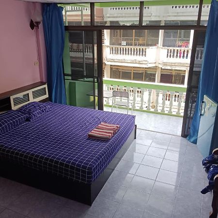 Yuri Guesthouse Джомтьен Экстерьер фото