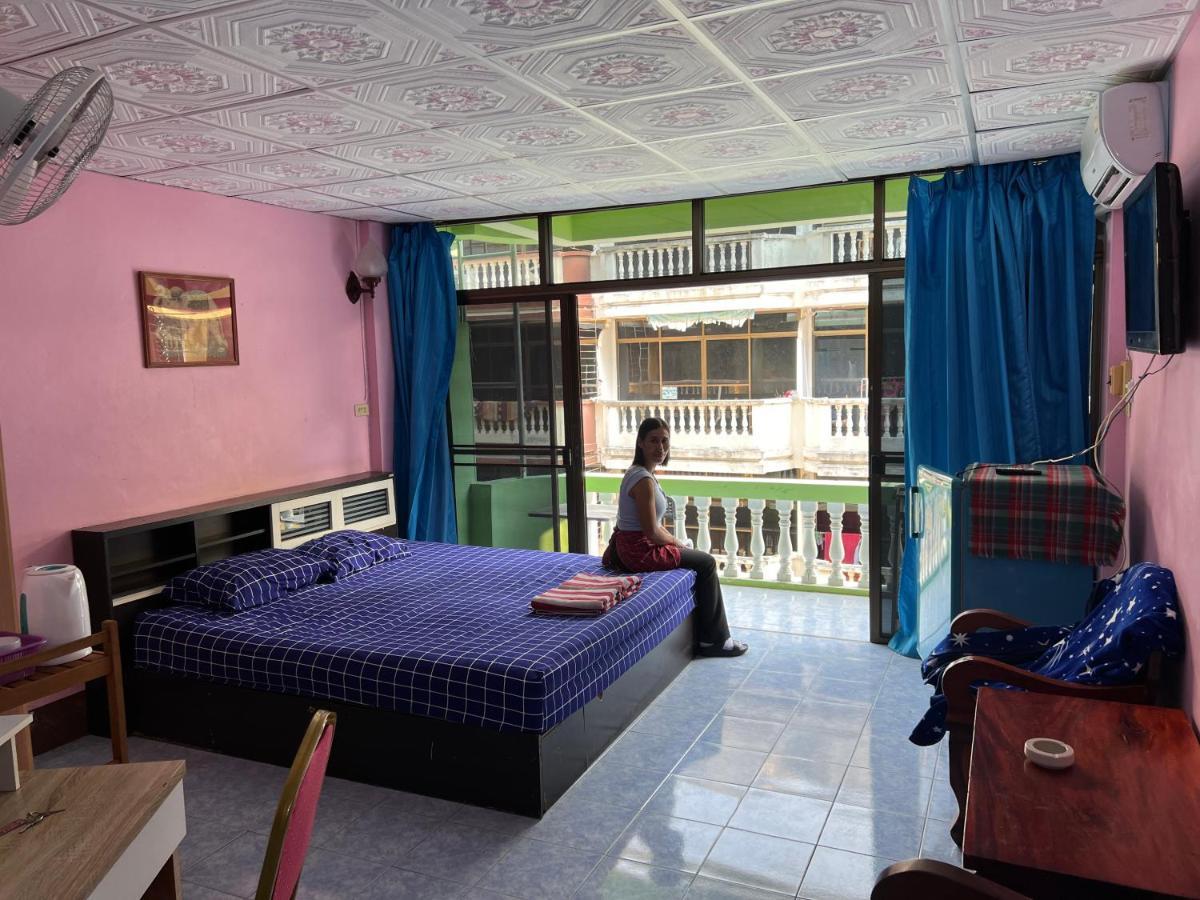Yuri Guesthouse Джомтьен Экстерьер фото